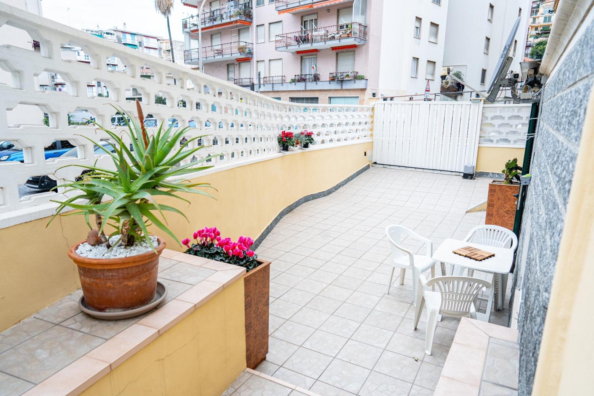 Casa Stefi Sunremo - Parcheggio Privato, 500 Mt Dalla Spiaggia San Remo Buitenkant foto